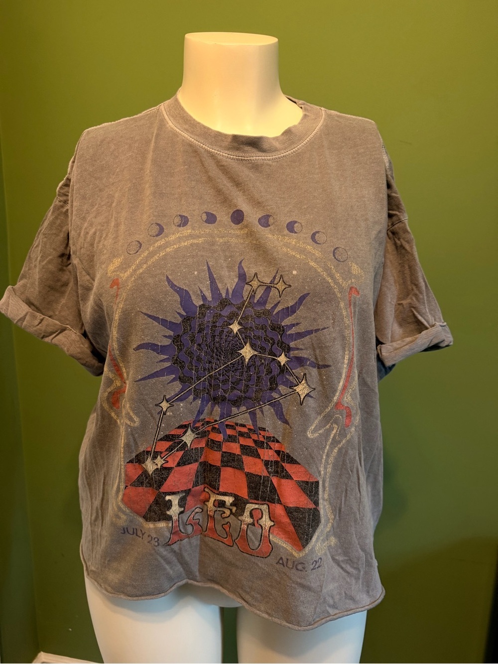 Graphic Leo Zodiac Tee in Faded Gray with Purple & Red Print